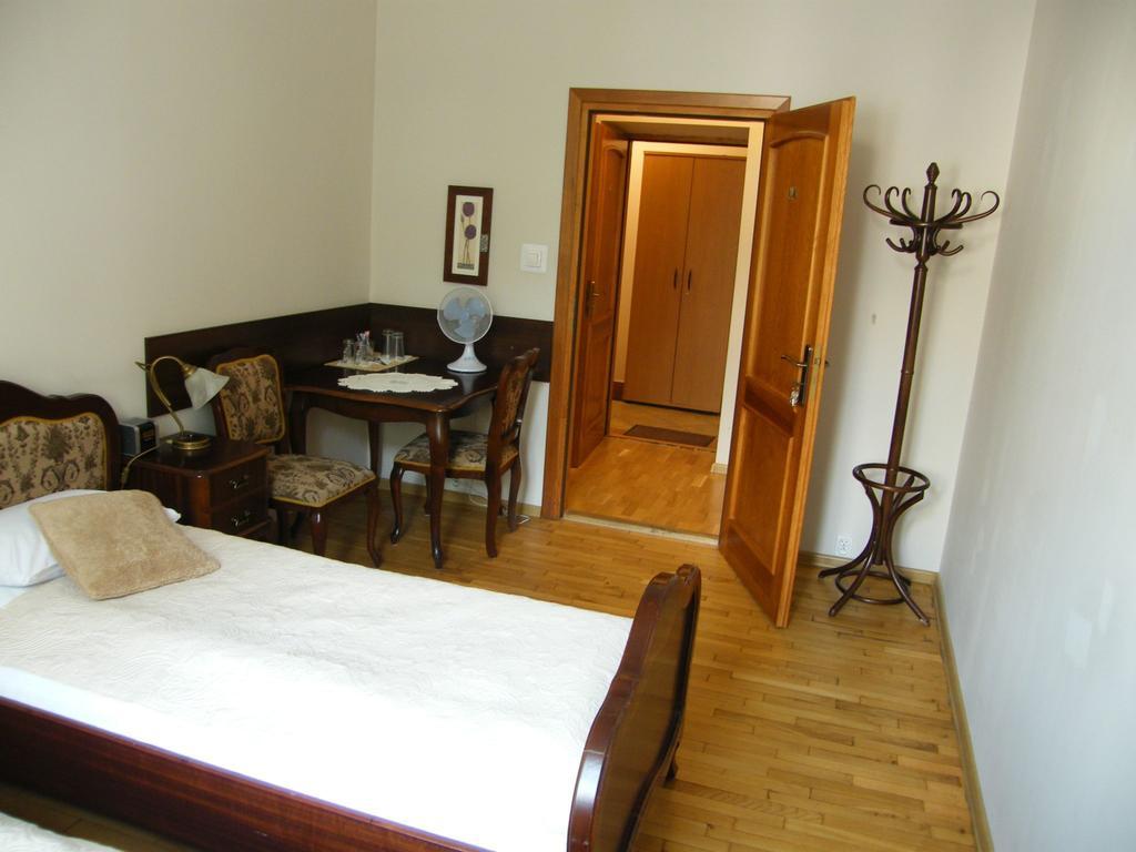 Kajzer Hotel apartamentowy 2*