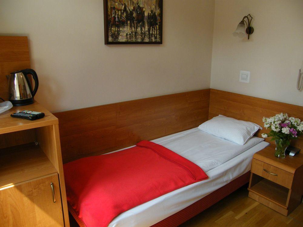 Kajzer Hotel apartamentowy 2*