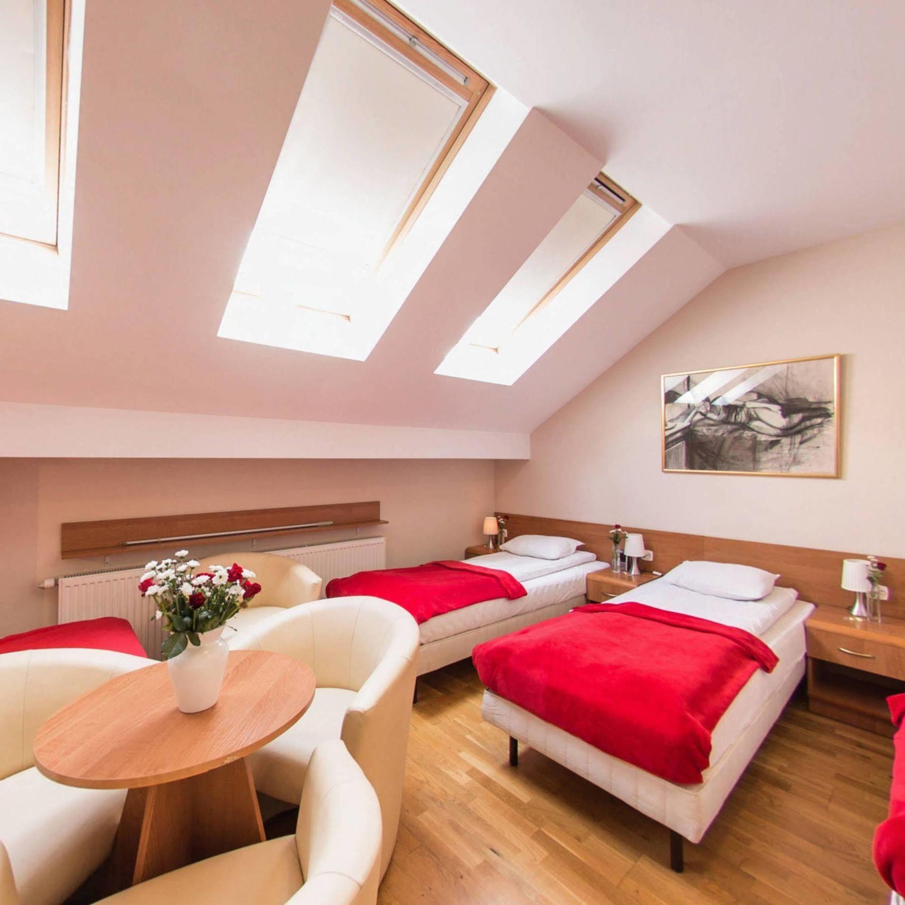 Kajzer Hotel apartamentowy 2*